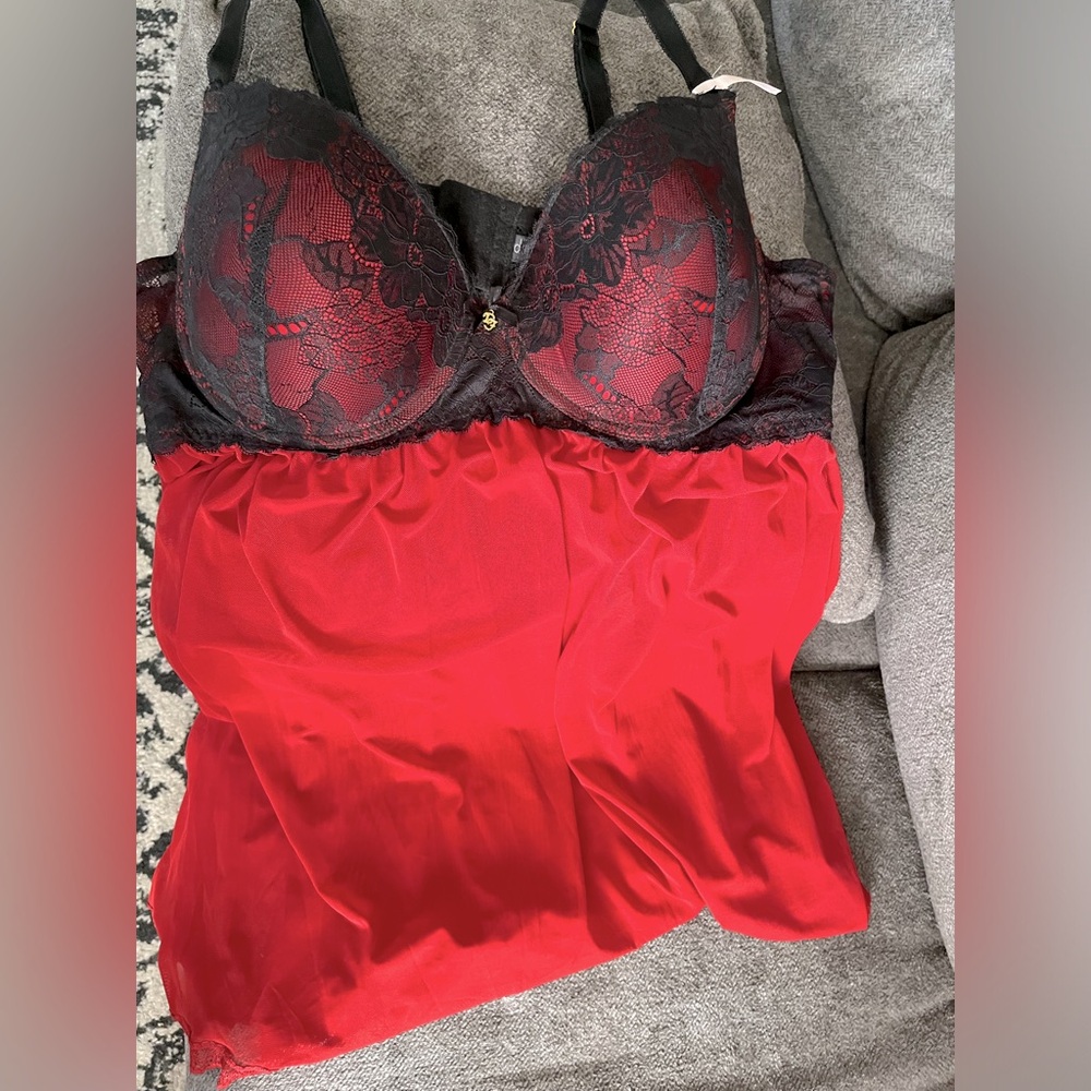 Daisy Fuentes Red full figure babydoll
